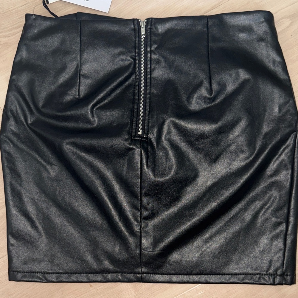 Chocolate USA Black Asymmetrical Mini Skirt - Picture 4 of 8